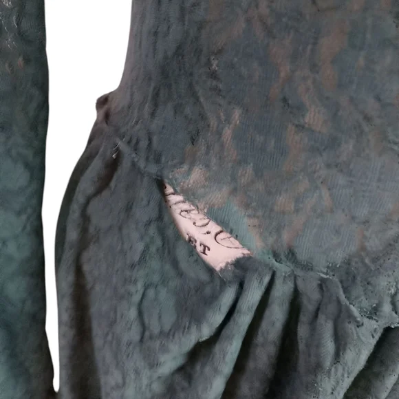 Chic Long Sleeve Lace Dress in Forest Green - Picture 7 of 7